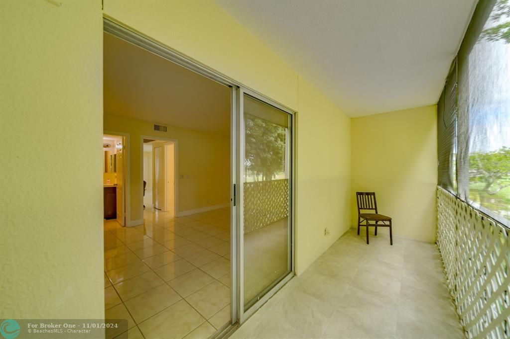 For Sale: $167,500 (1 beds, 1 baths, 811 Square Feet)