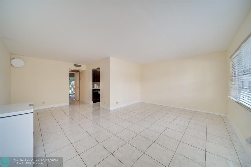 For Sale: $167,500 (1 beds, 1 baths, 811 Square Feet)