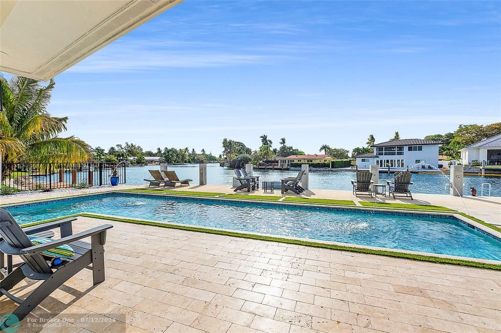 For Sale: $1,975,000 (5 beds, 4 baths, 2400 Square Feet)