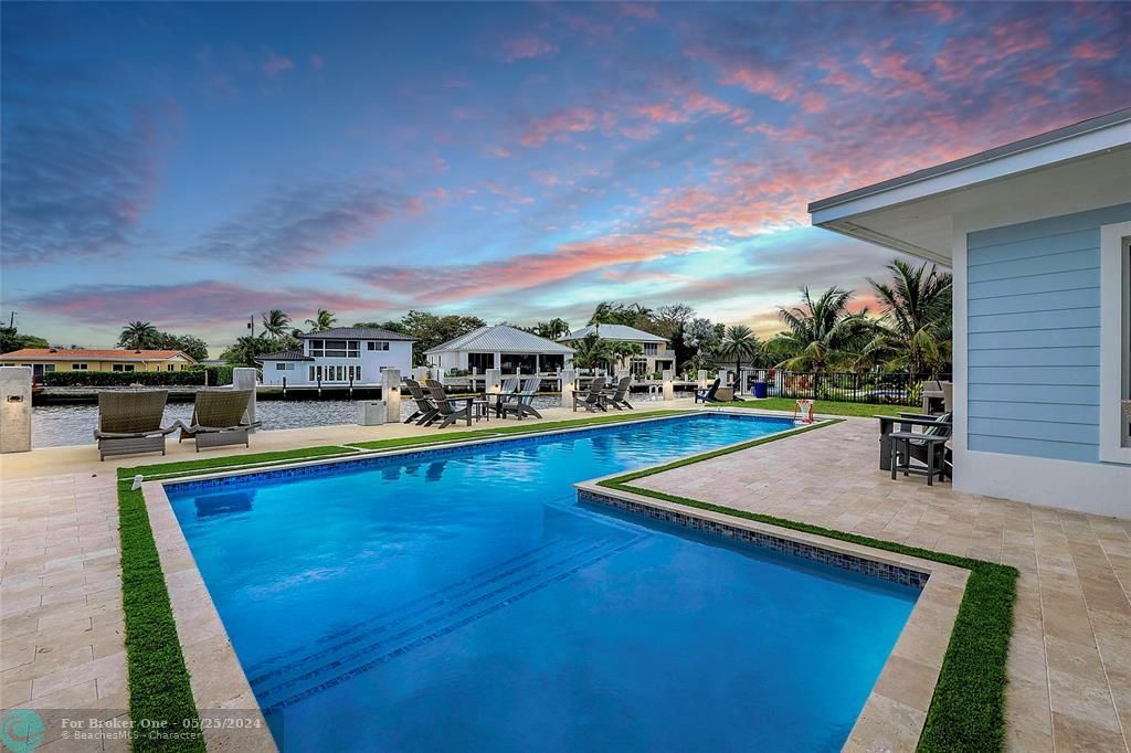 For Sale: $1,975,000 (5 beds, 4 baths, 2400 Square Feet)