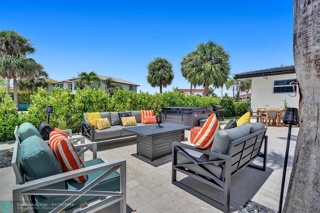 For Sale: $2,995,000 (5 beds, 3 baths, 2848 Square Feet)