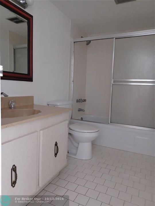 For Sale: $273,000 (1 beds, 1 baths, 947 Square Feet)