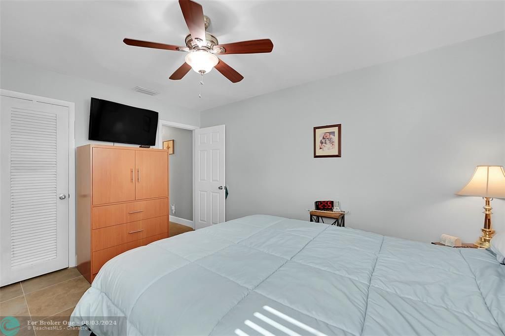 Active With Contract: $309,900 (2 beds, 1 baths, 1061 Square Feet)