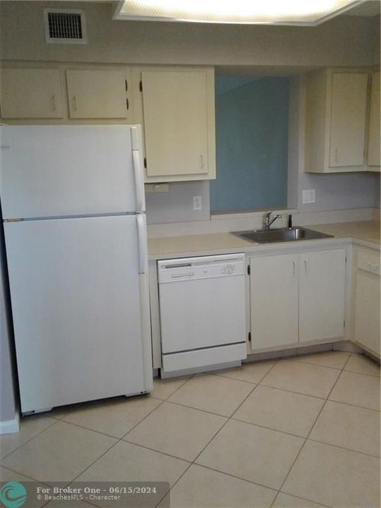 Active With Contract: $134,900 (2 beds, 2 baths, 1100 Square Feet)