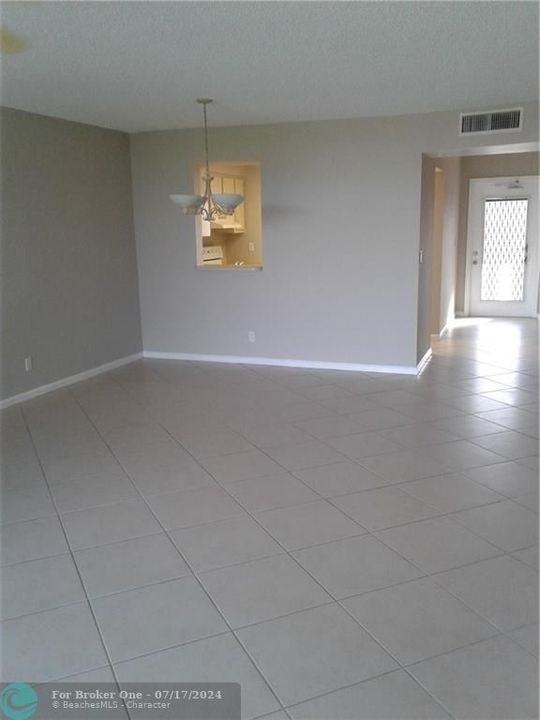 Active With Contract: $134,900 (2 beds, 2 baths, 1100 Square Feet)