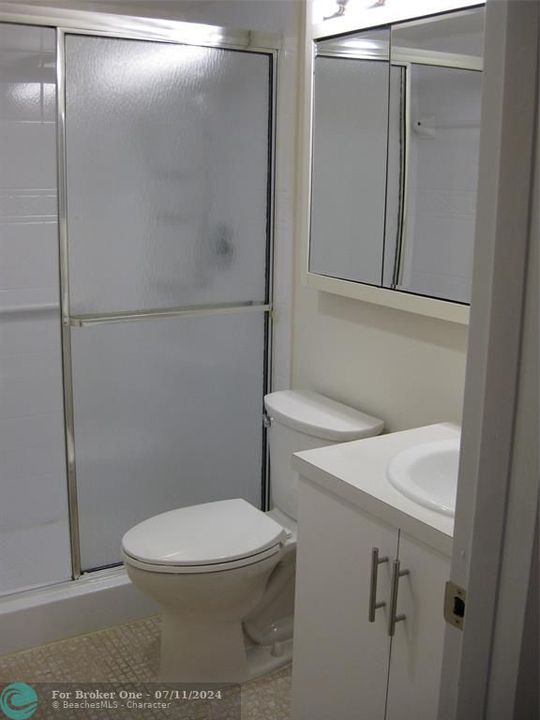 For Sale: $127,900 (1 beds, 1 baths, 601 Square Feet)