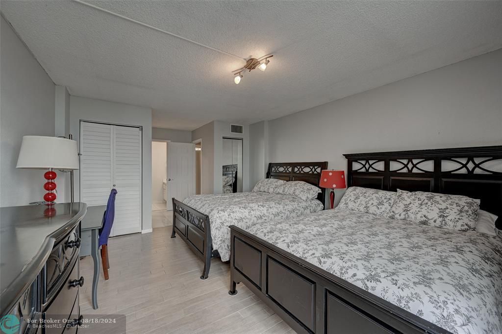 For Sale: $348,000 (1 beds, 2 baths, 858 Square Feet)