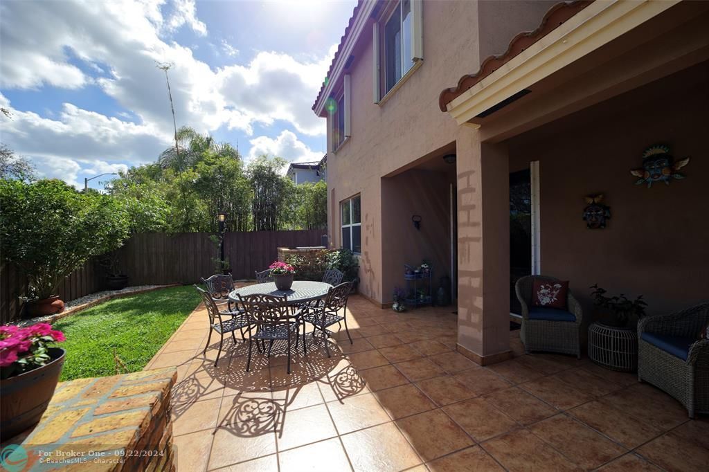 For Sale: $760,000 (5 beds, 3 baths, 2726 Square Feet)