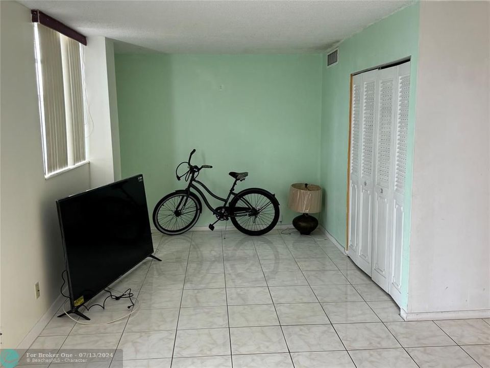 Active With Contract: $225,000 (2 beds, 2 baths, 1200 Square Feet)