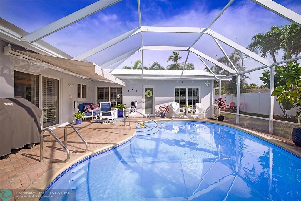 Recently Sold: $999,000 (4 beds, 3 baths, 1809 Square Feet)