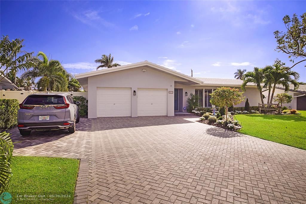Recently Sold: $999,000 (4 beds, 3 baths, 1809 Square Feet)