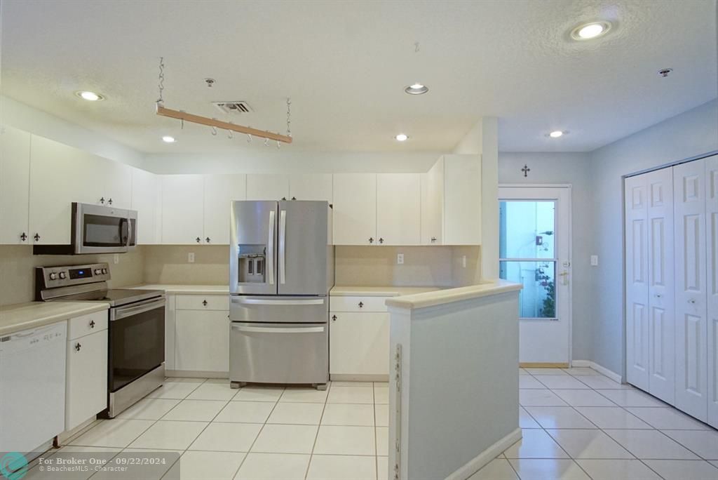 For Sale: $340,000 (3 beds, 2 baths, 1568 Square Feet)