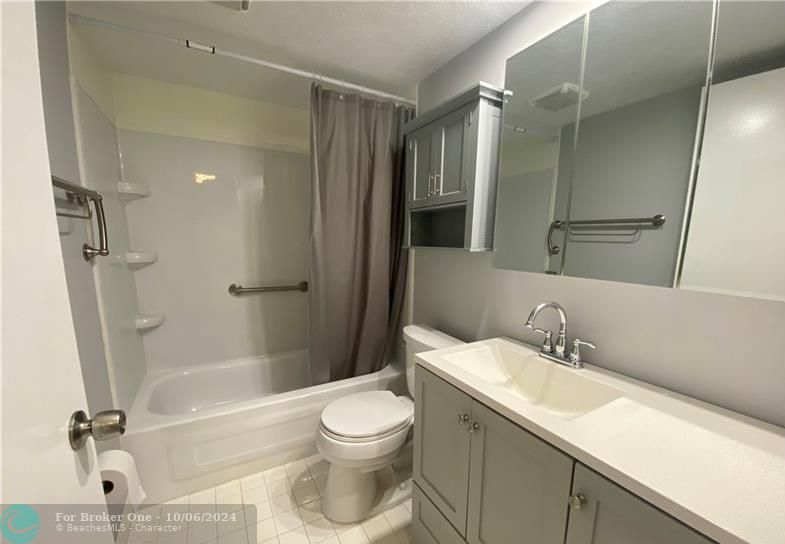 For Rent: $2,000 (2 beds, 2 baths, 938 Square Feet)