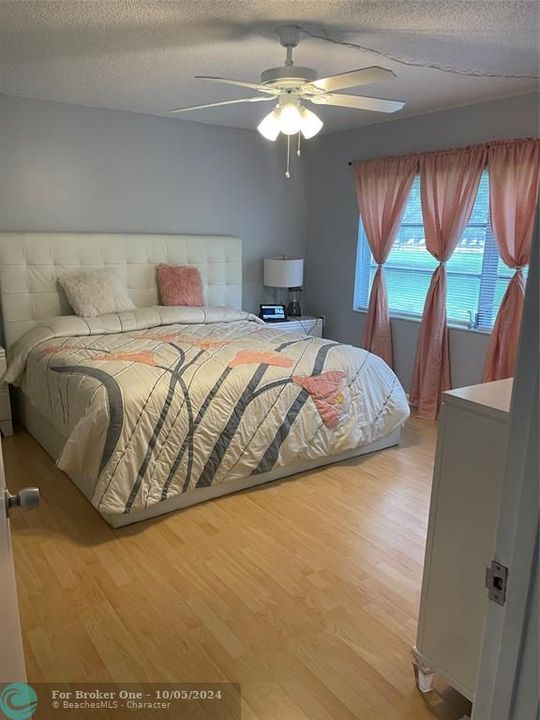 For Rent: $2,000 (2 beds, 2 baths, 938 Square Feet)