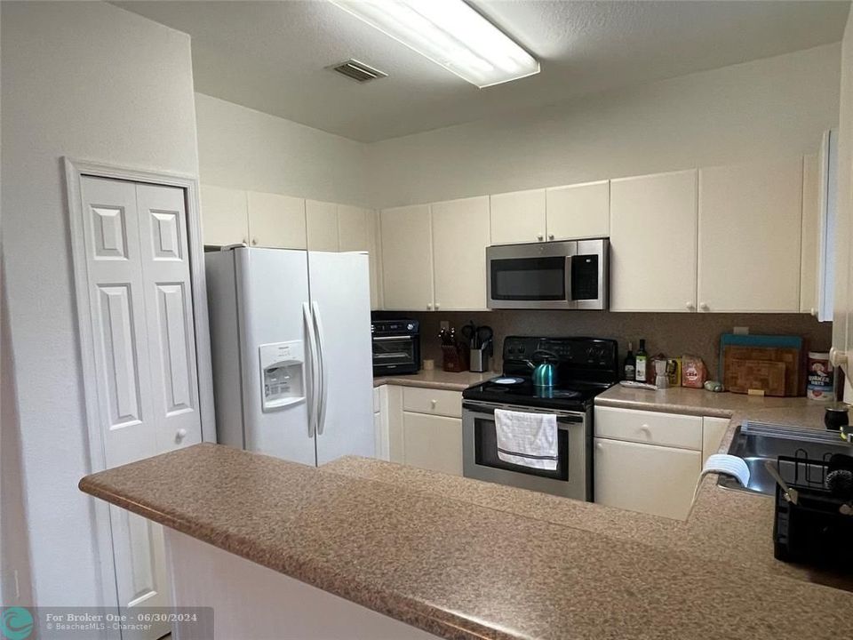 For Rent: $2,600 (3 beds, 2 baths, 1302 Square Feet)