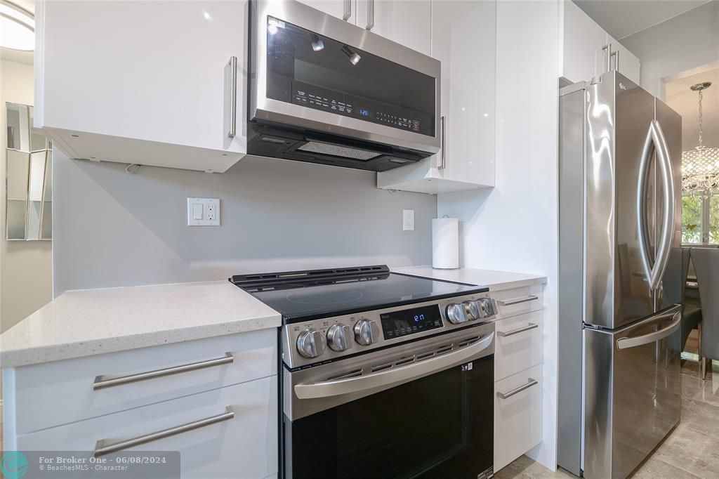Active With Contract: $174,500 (2 beds, 2 baths, 960 Square Feet)