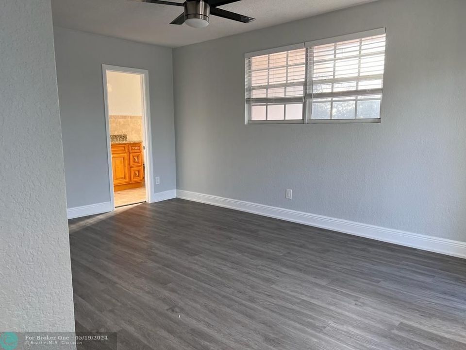 For Sale: $3,895 (3 beds, 3 baths, 4199 Square Feet)