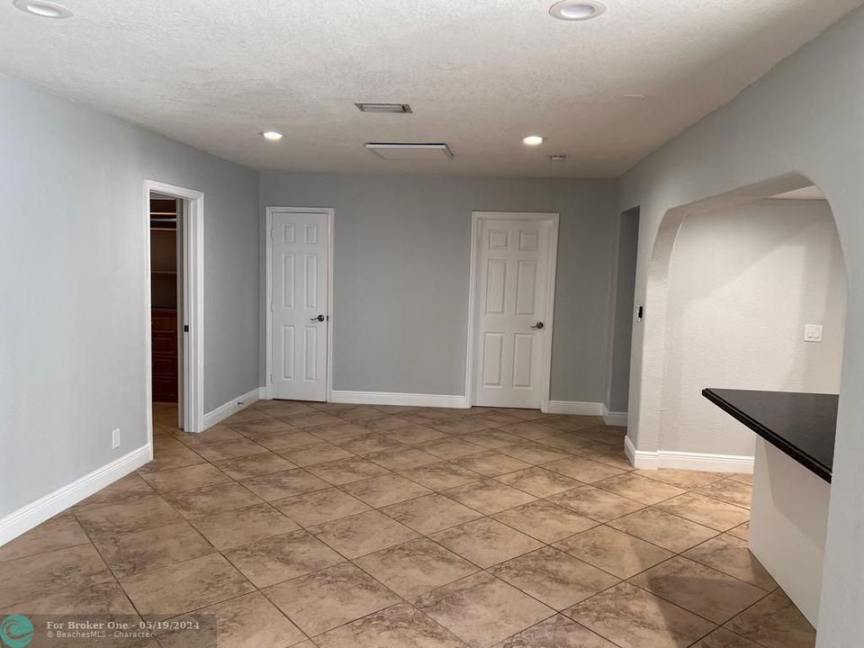 For Sale: $3,995 (3 beds, 3 baths, 4199 Square Feet)
