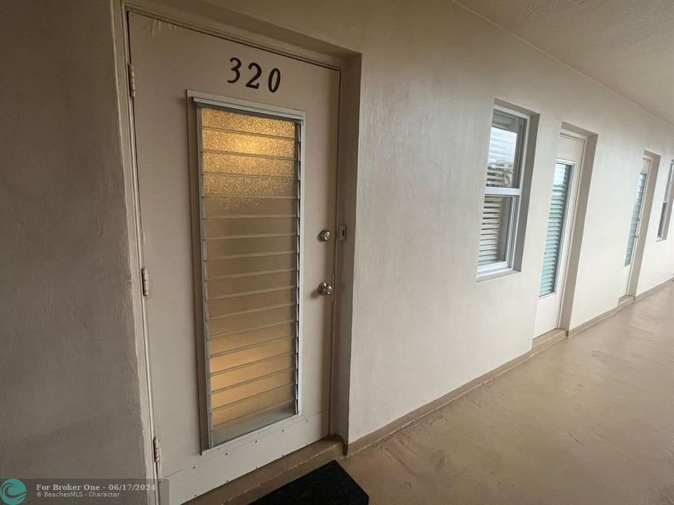 Recently Rented: $1,700 (1 beds, 1 baths, 730 Square Feet)