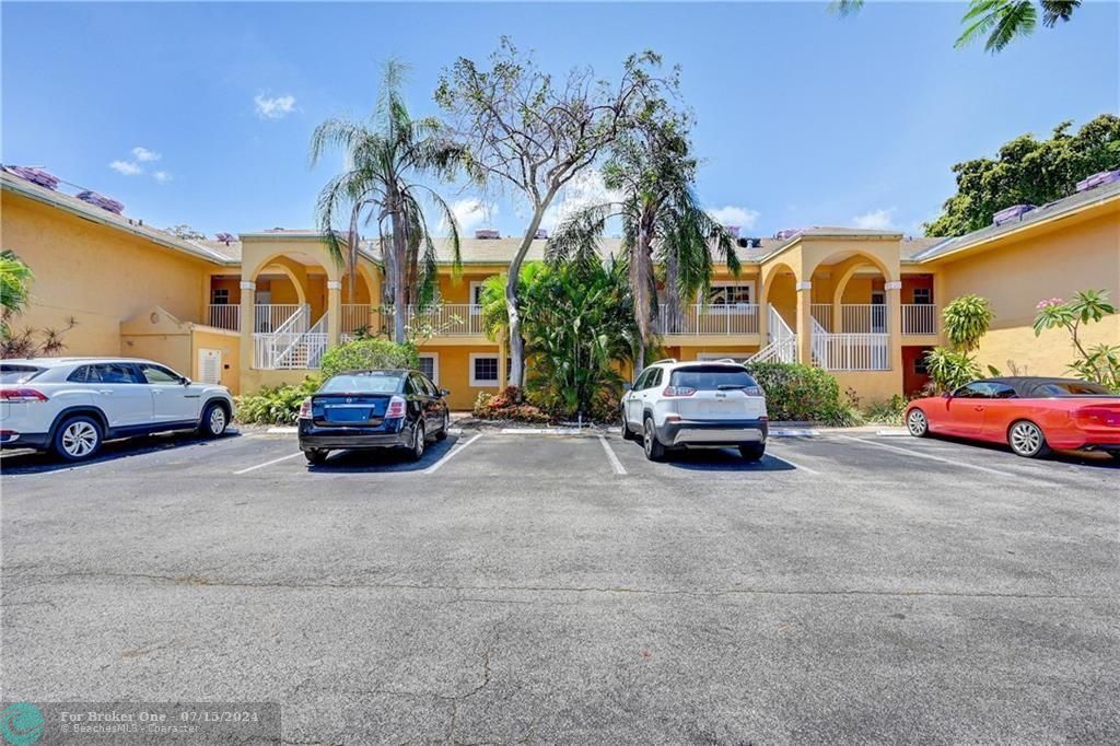 Active With Contract: $320,000 (2 beds, 2 baths, 1037 Square Feet)