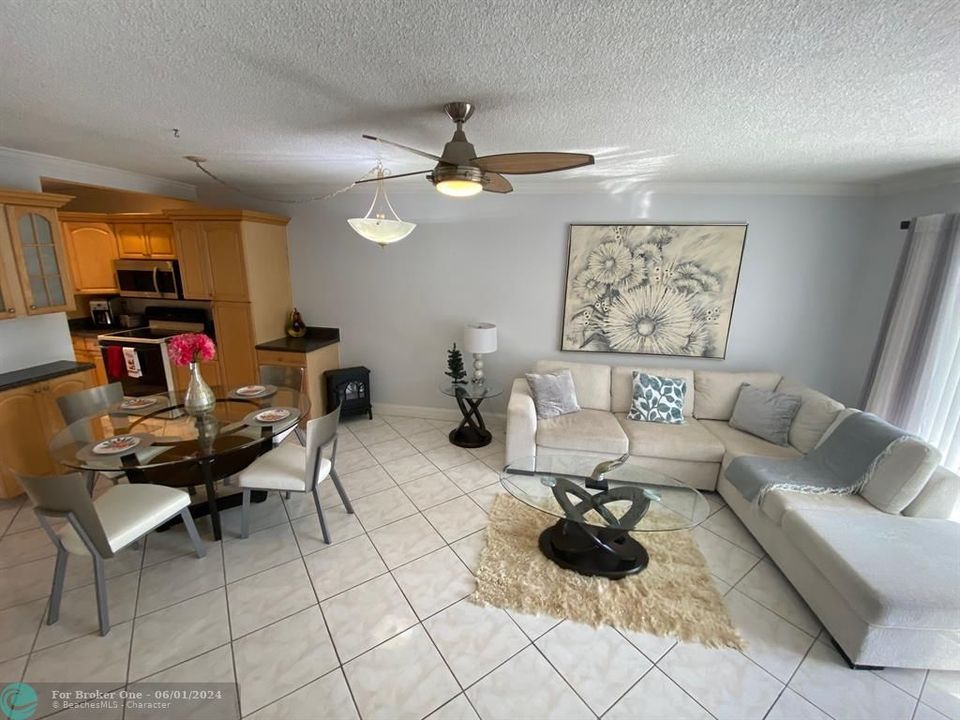 For Sale: $177,000 (2 beds, 1 baths, 705 Square Feet)