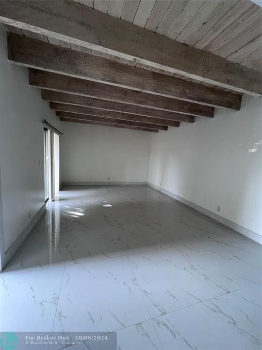 En Venta: $310,000 (2 camas, 2 baños, 1577 Pies cuadrados)