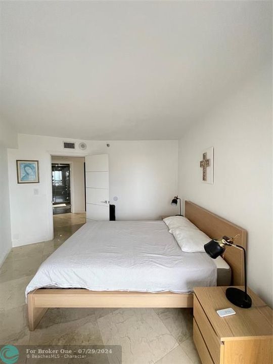 For Rent: $3,900 (2 beds, 2 baths, 1181 Square Feet)