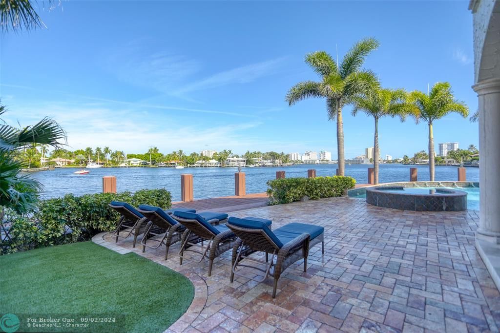 Active With Contract: $5,995,000 (8 beds, 6 baths, 6255 Square Feet)