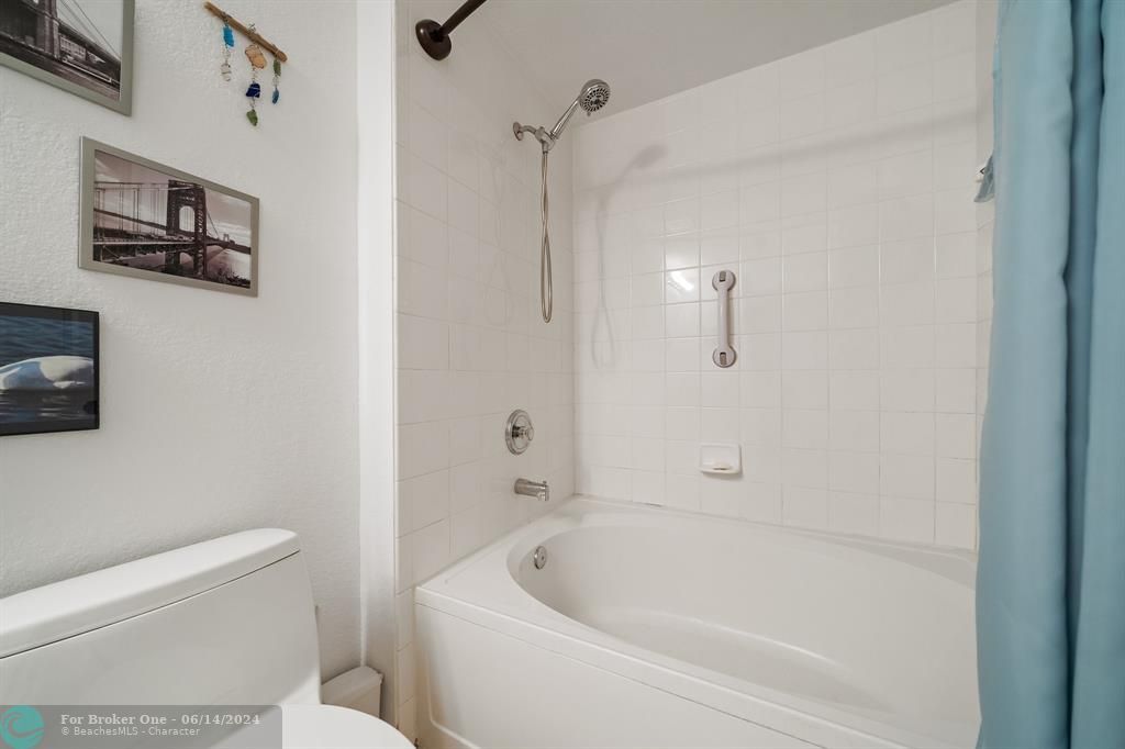 Recently Rented: $2,600 (1 beds, 1 baths, 955 Square Feet)