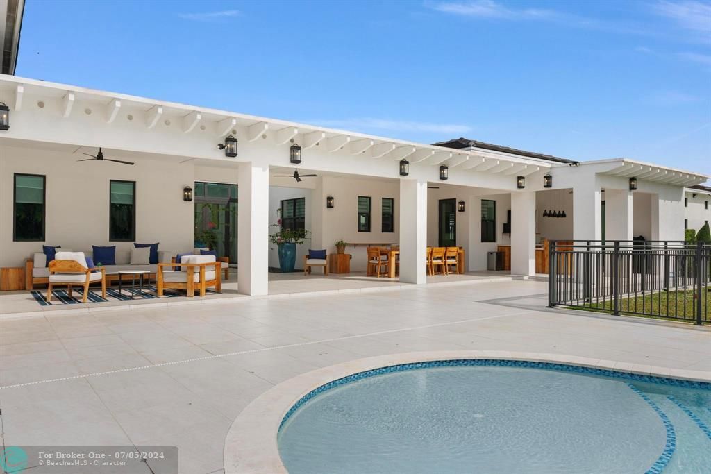 Recently Sold: $2,600,000 (4 beds, 5 baths, 4263 Square Feet)