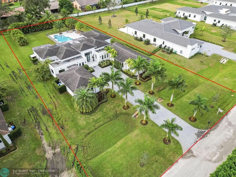 Recently Sold: $2,600,000 (4 beds, 5 baths, 4263 Square Feet)