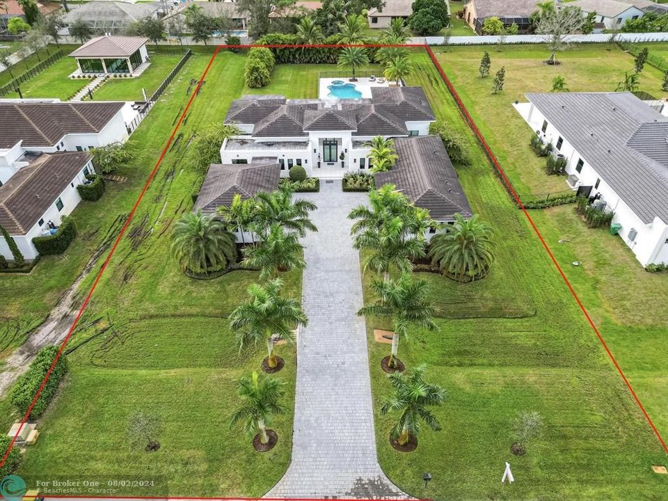 Recently Sold: $2,600,000 (4 beds, 5 baths, 4263 Square Feet)