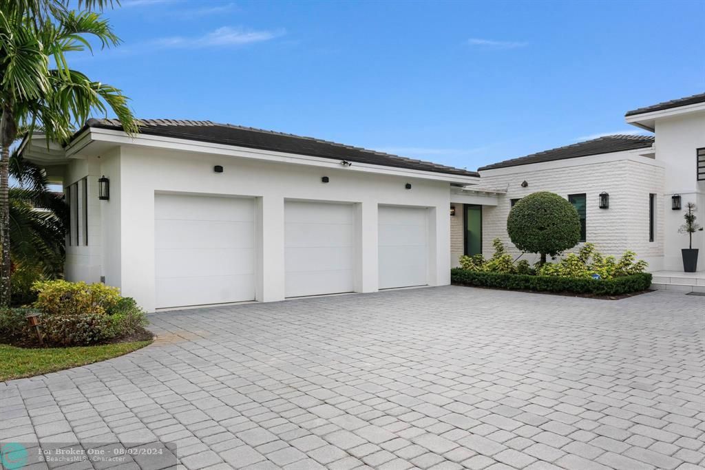 Recently Sold: $2,600,000 (4 beds, 5 baths, 4263 Square Feet)