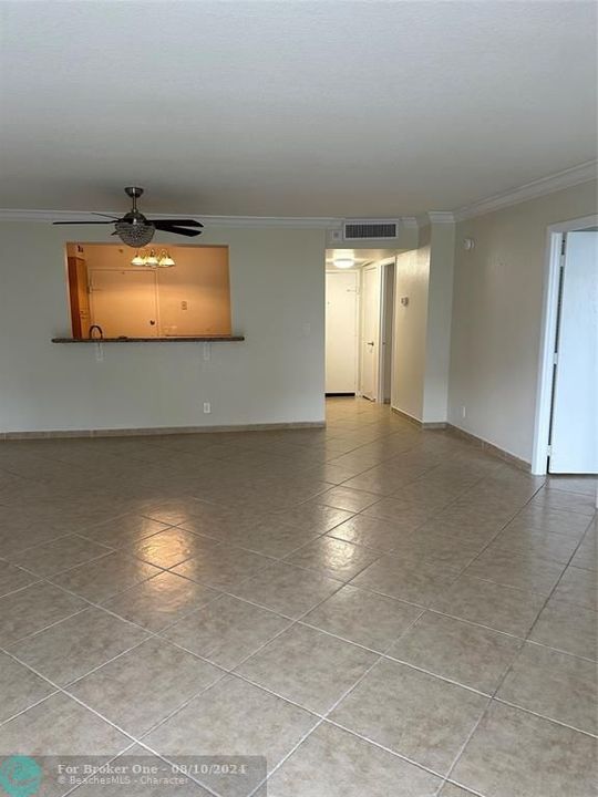 Active With Contract: $2,600 (1 beds, 1 baths, 890 Square Feet)