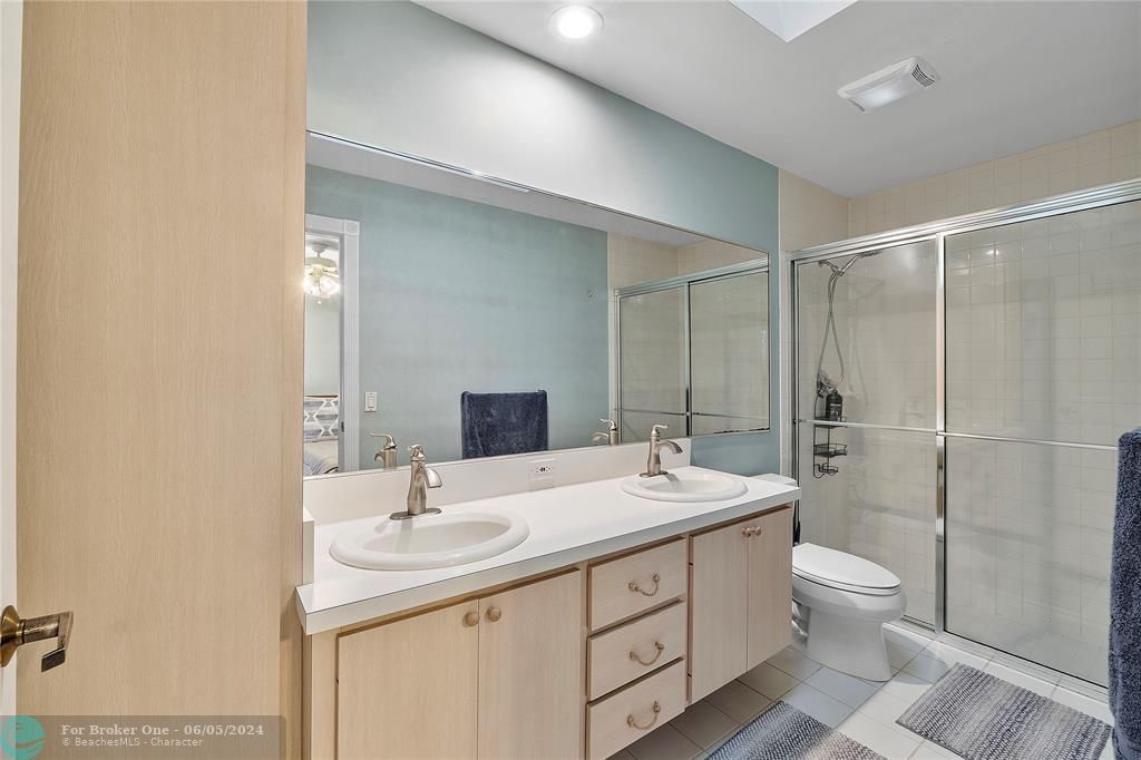 最近售出: $347,900 (2 贝兹, 2 浴室, 1200 平方英尺)