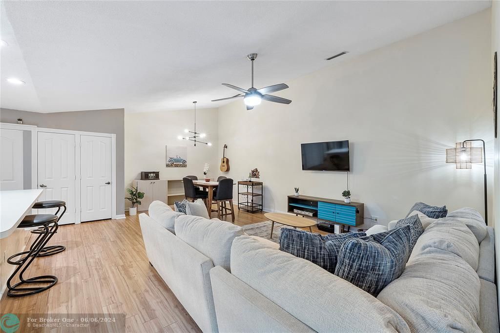 Recently Sold: $347,900 (2 beds, 2 baths, 1200 Square Feet)