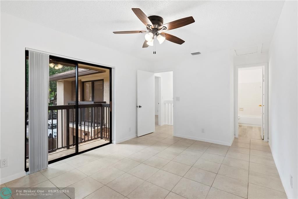 Active With Contract: $319,900 (2 beds, 2 baths, 1182 Square Feet)