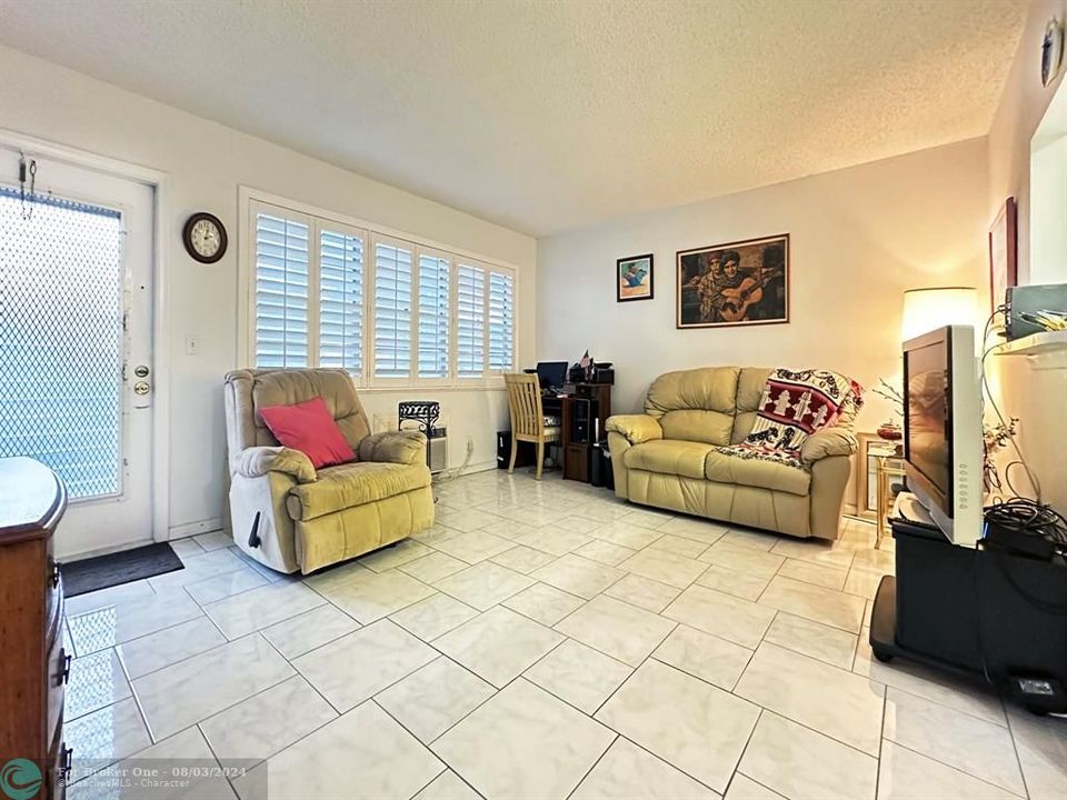 Active With Contract: $89,000 (1 beds, 1 baths, 593 Square Feet)