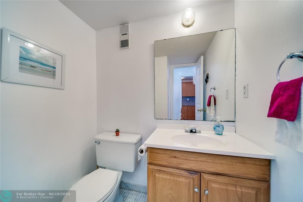 For Sale: $109,000 (1 beds, 1 baths, 800 Square Feet)