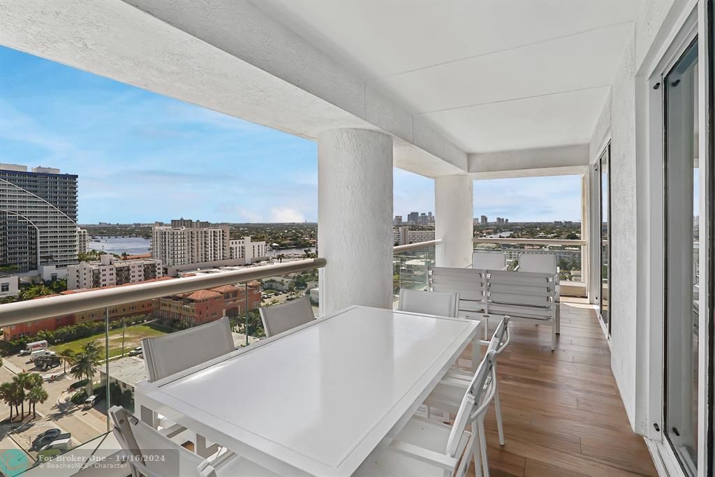 For Sale: $1,355,900 (2 beds, 2 baths, 1184 Square Feet)