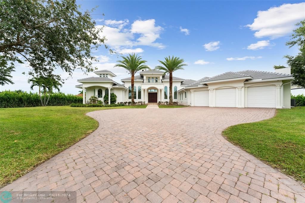 For Sale: $3,399,000 (5 beds, 5 baths, 5588 Square Feet)