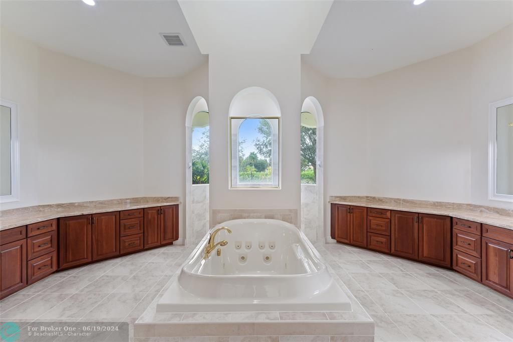 For Sale: $3,399,000 (5 beds, 5 baths, 5588 Square Feet)