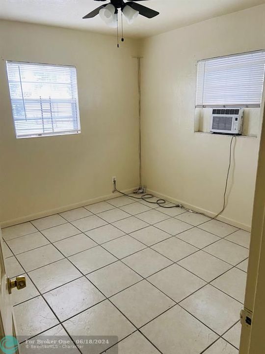 For Sale: $1,350 (1 beds, 1 baths, 0 Square Feet)