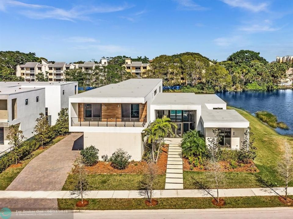 Recently Sold: $2,999,000 (7 beds, 8 baths, 7305 Square Feet)