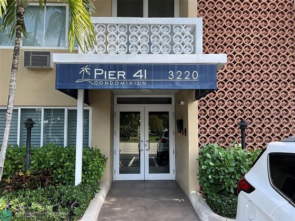 Active With Contract: $179,000 (1 beds, 1 baths, 618 Square Feet)
