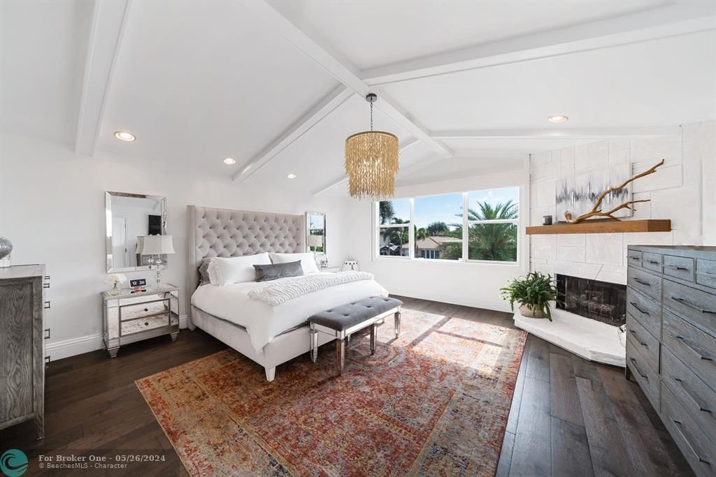 Active With Contract: $3,590,000 (4 beds, 3 baths, 3896 Square Feet)