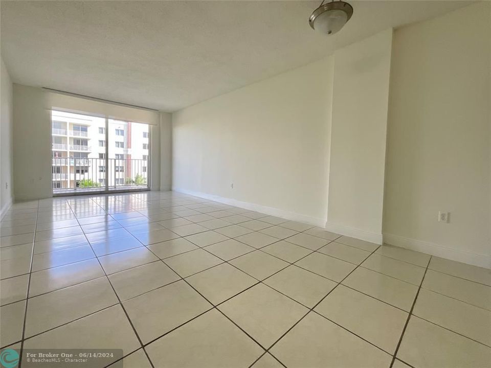 Recently Rented: $2,480 (2 beds, 2 baths, 1085 Square Feet)