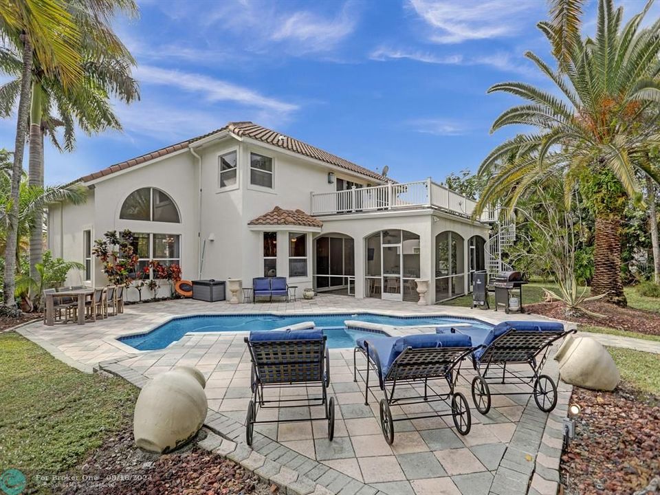 Recently Sold: $1,090,000 (5 beds, 3 baths, 3030 Square Feet)