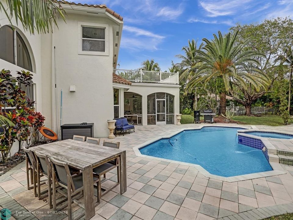 Recently Sold: $1,090,000 (5 beds, 3 baths, 3030 Square Feet)