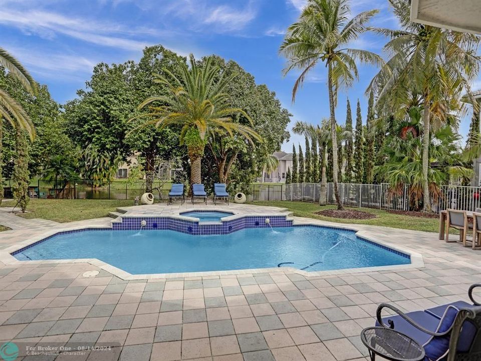 Recently Sold: $1,090,000 (5 beds, 3 baths, 3030 Square Feet)